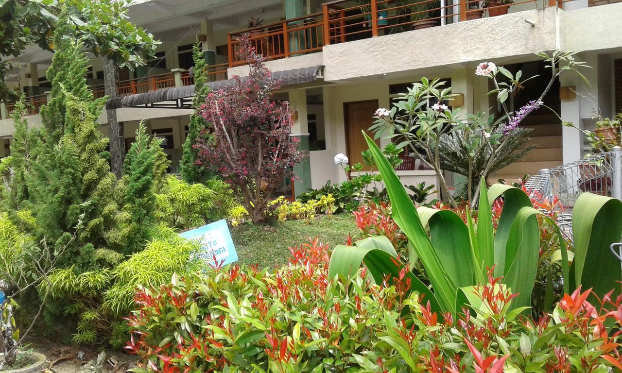 Pandu Lakeside Hotel Parapat Exterior photo